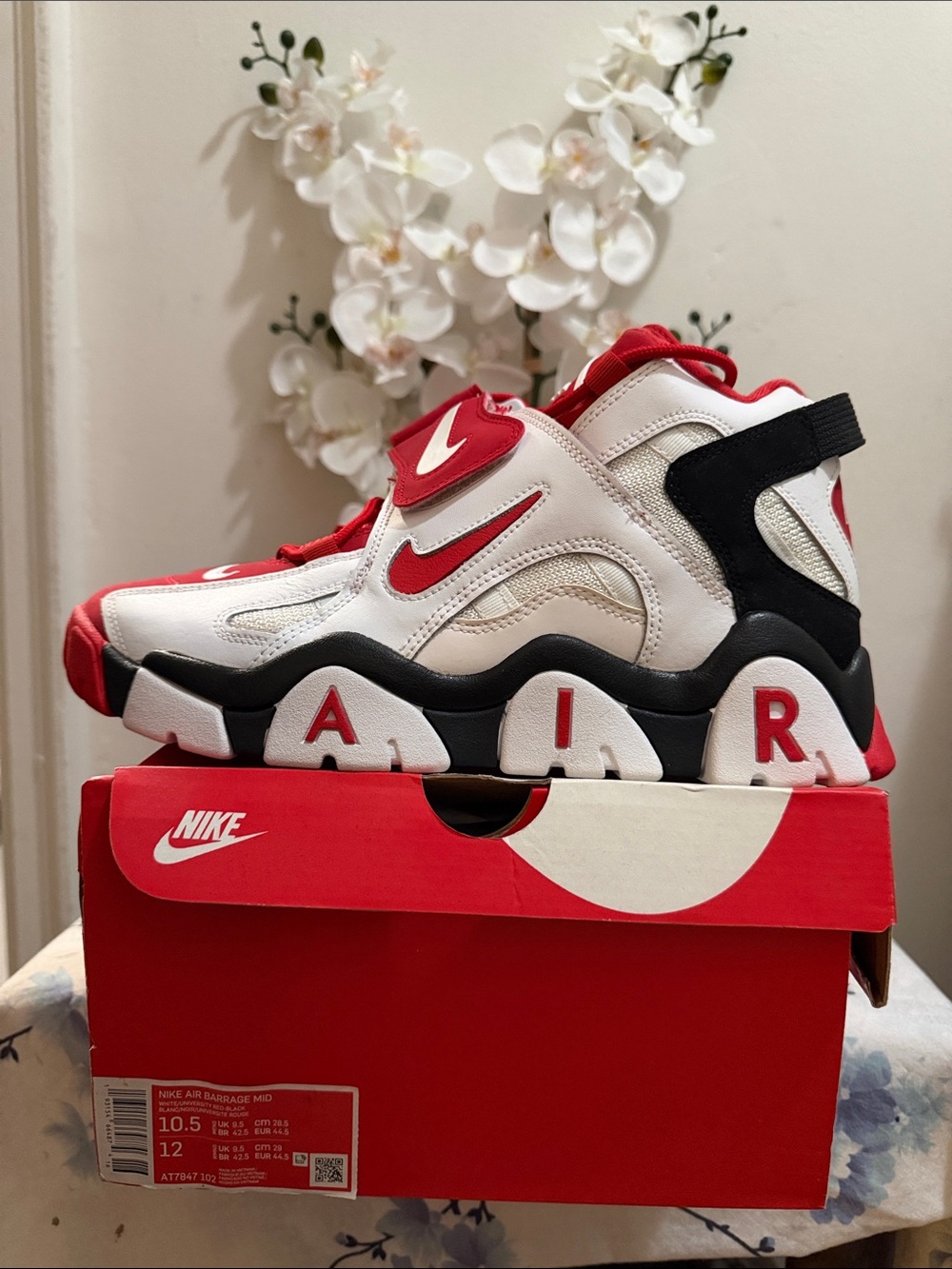 Nike mens Red, White and Black Air Basketball Sneakers - Picture 8 of 8